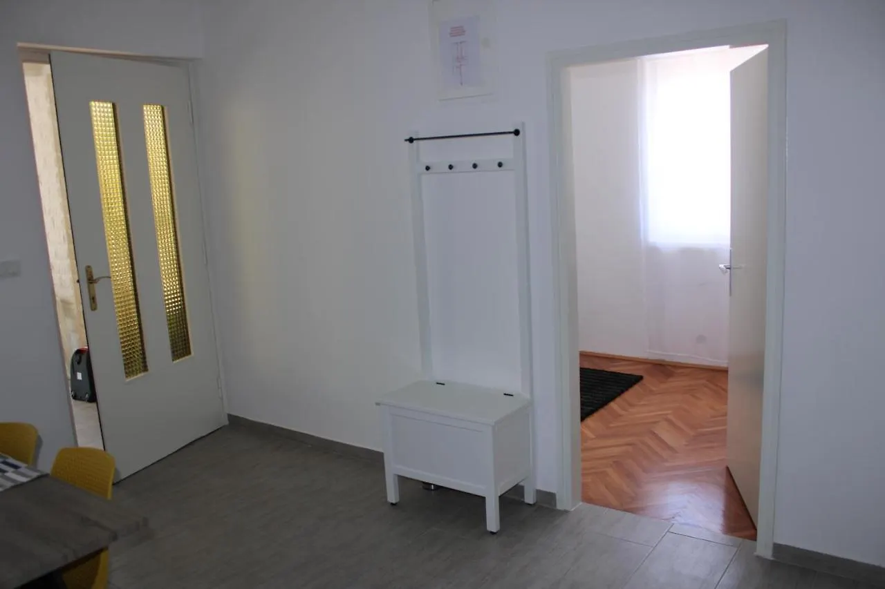 Soleil - Newly Renovated Apartment Close To The Sea Barbat na Rabu Croatia